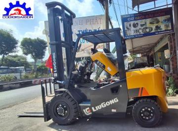 Xe Nâng hàng động cơ Liugong 5 tấn chuicontainer