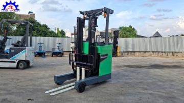 xe nâng điện đứng lái 1.3 Tấn chui contaner